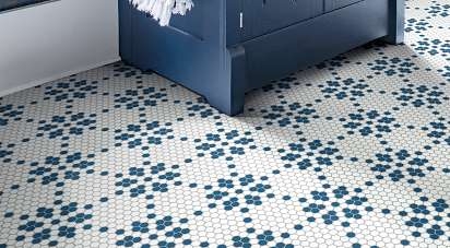 Mosaic Tile in Indigo Floral Penny Round Vintage Floor