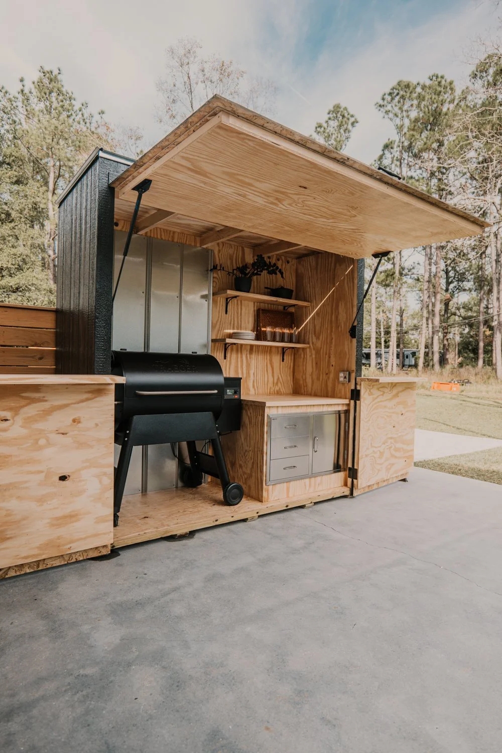 Outdoor Kitchen Closable Plywood Structure Shelter