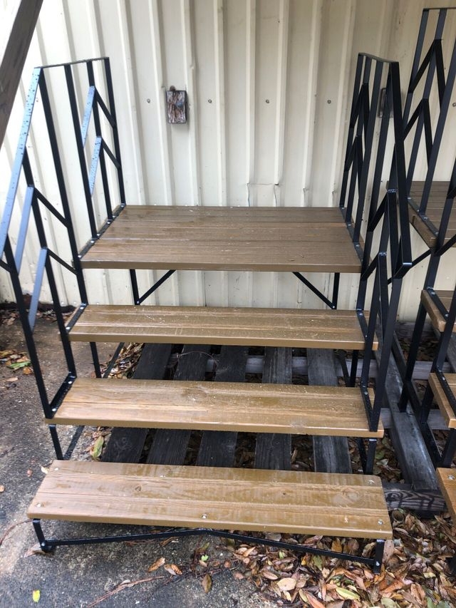 Outdoor Steps - Geometric Railing Modern Mobile Home Steps