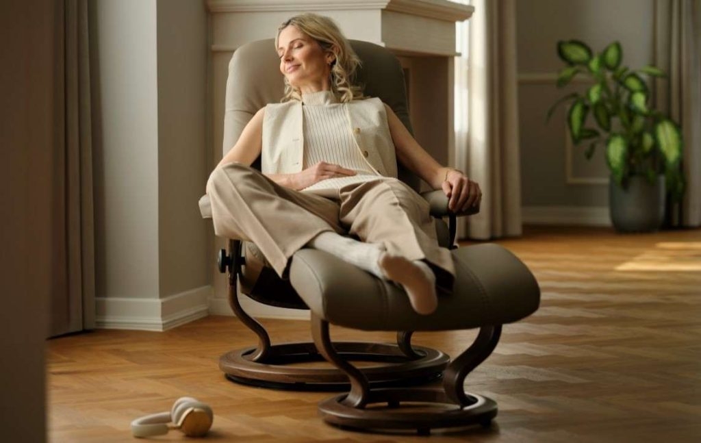 Recliner Chair Curved Wood Base Curved Wood Base Lounge Chair