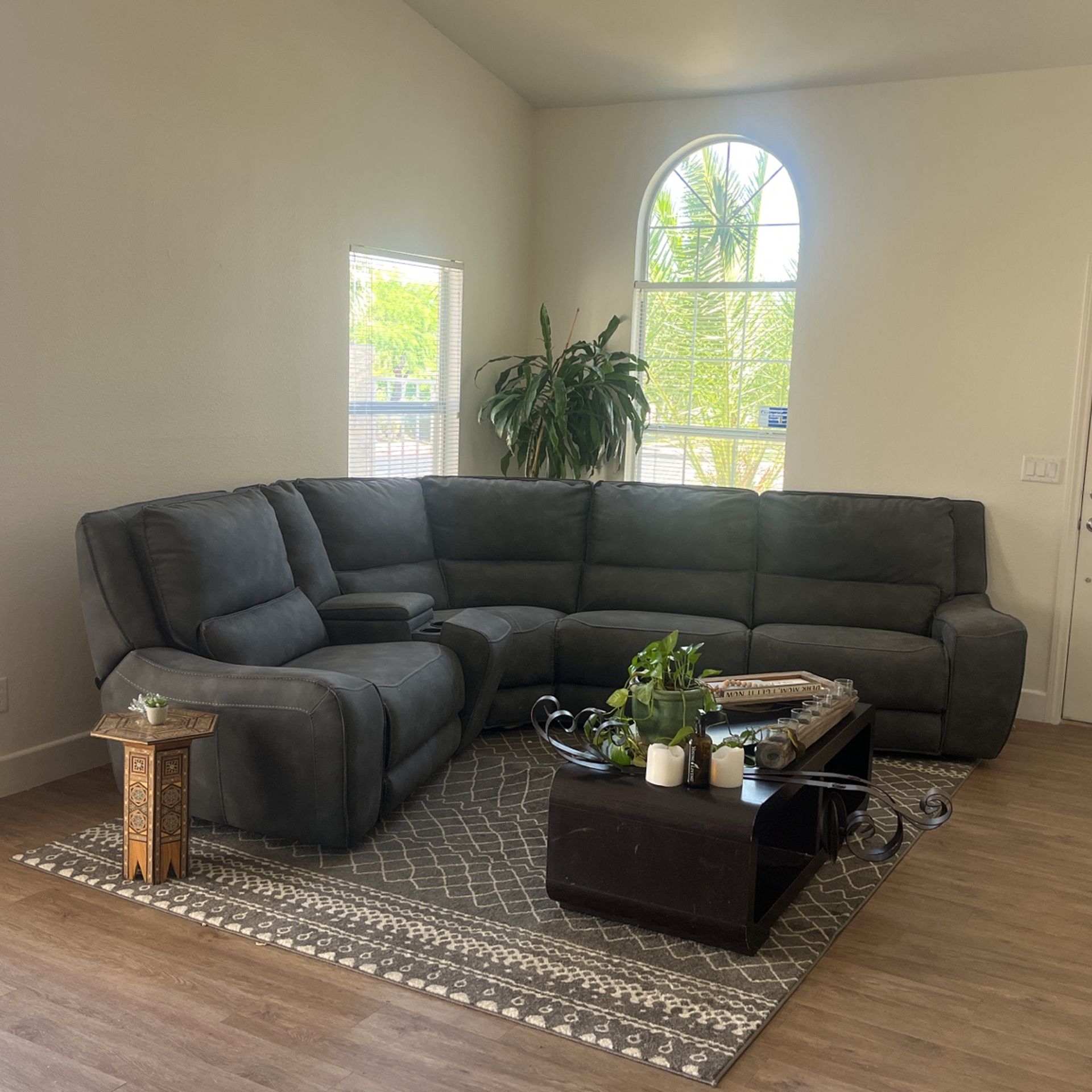 Sectional Sofa Cup Holder Console for Large Family Seating