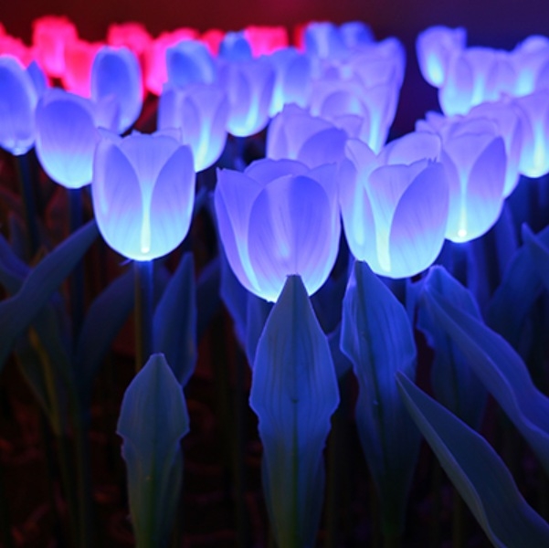 Solar Tulip Light: Electric Blue Tulip Garden Lights