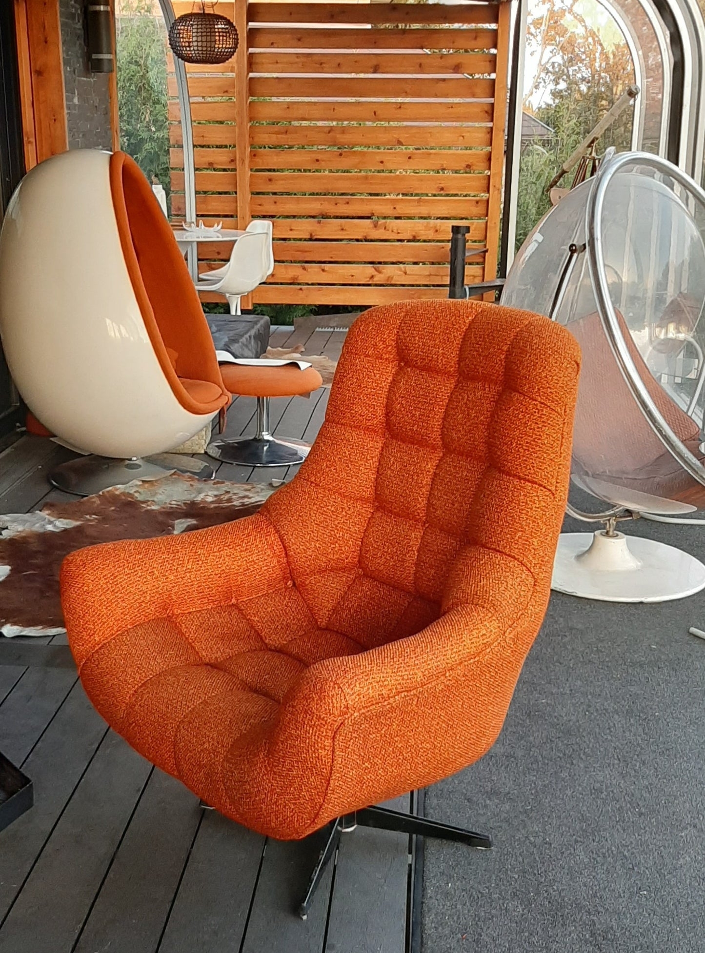 Swivel Lounge Chair Tufted Grid High Back with 5 Prong Base