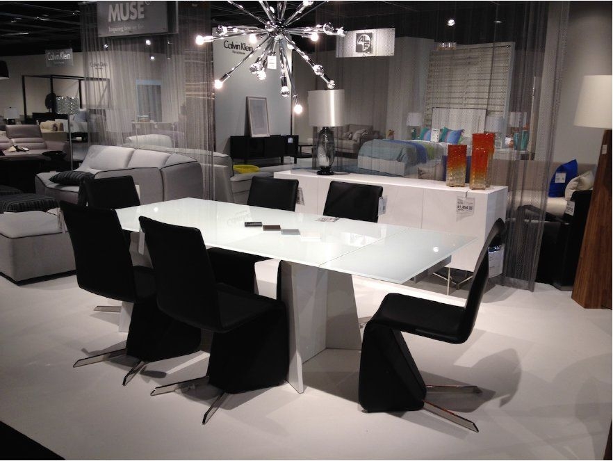 Maderon Expandable Dining Table