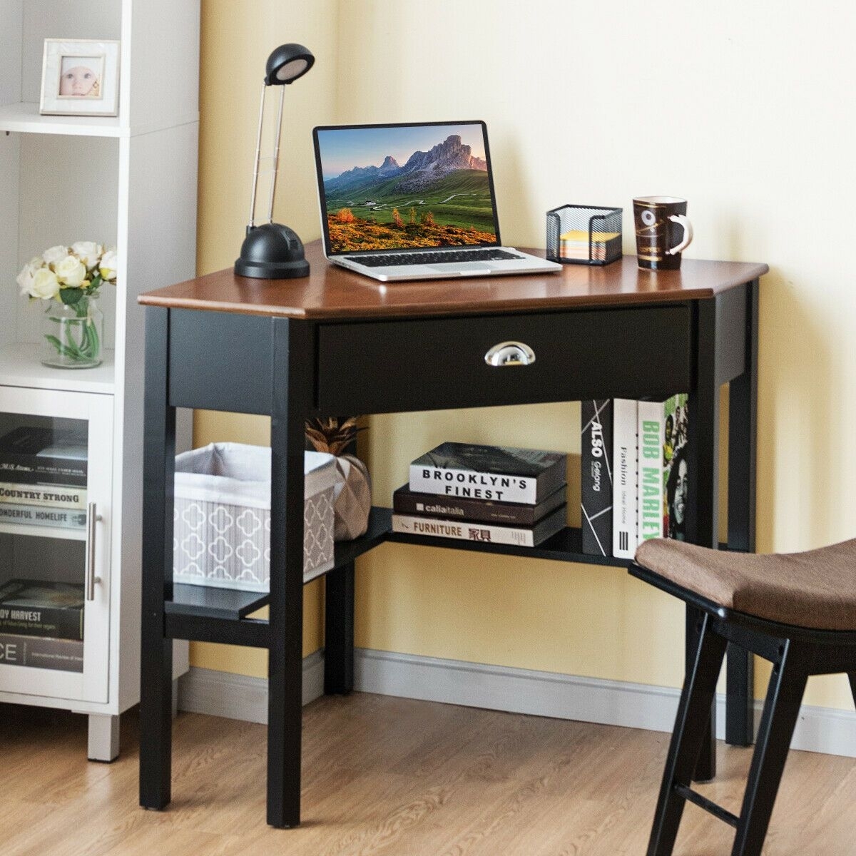 Where To Put A Desk In A Bedroom - VisualHunt